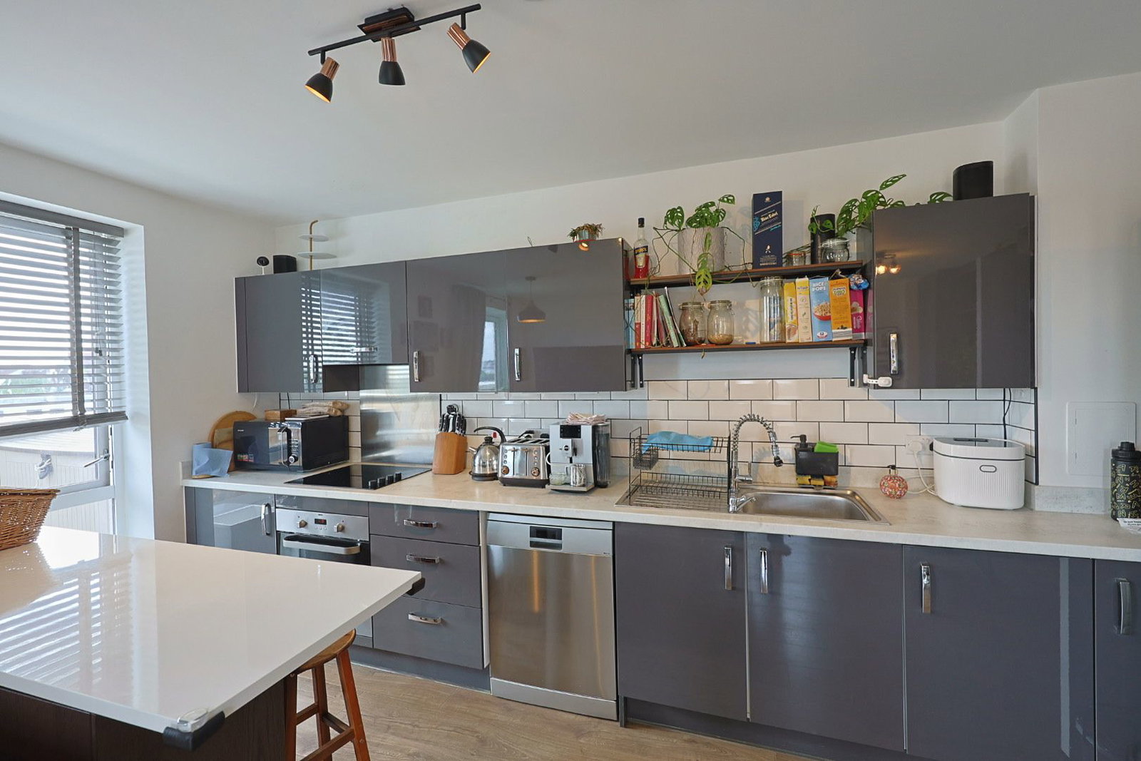 Flat for sale in London, Coxwell Boulevard, London, NW9 4AE, 755 m²
