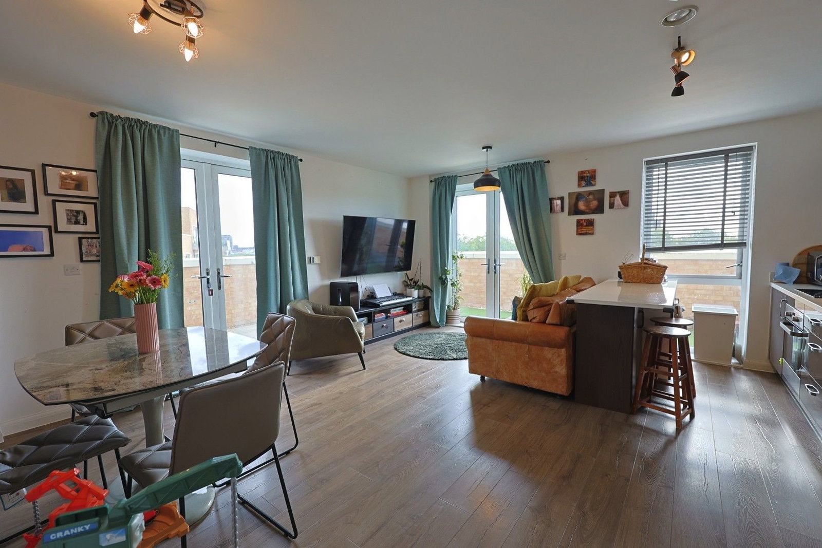 Flat for sale in London, Coxwell Boulevard, London, NW9 4AE, 755 m²
