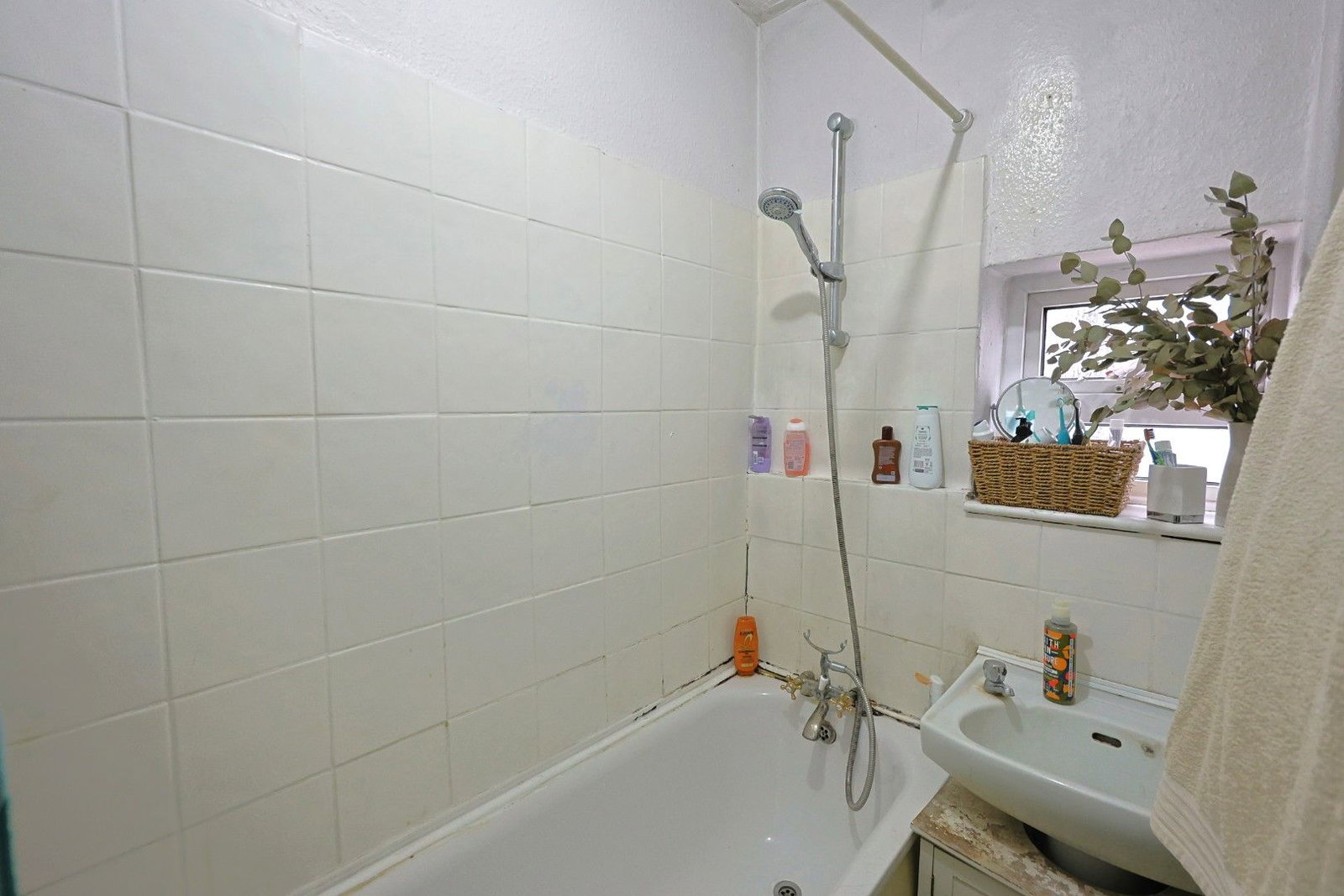 Maisonette for sale in Edgware, Merlin Crescent, Edgware, HA8