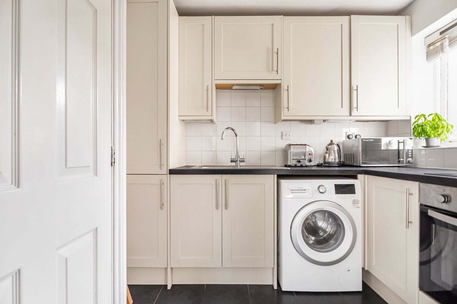Flat for sale in London, Britton Close, London, SE6, 495 m²