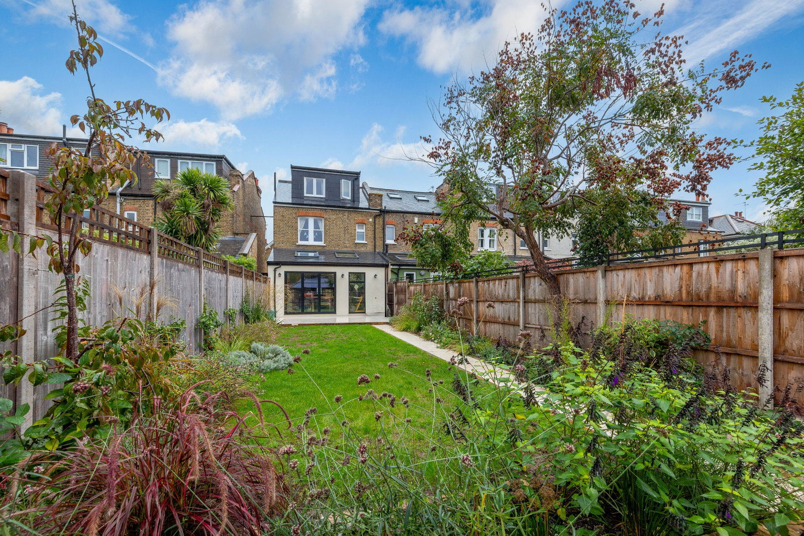 End Of Terrace House for sale in Teddington, Bushy Park Road, Teddington, 1350 m²