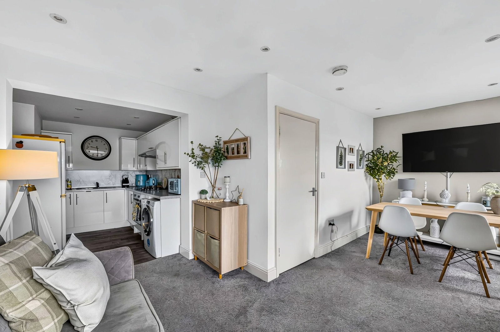 Flat for sale in South Croydon, Addington Road, South Croydon, CR2 8LH, 1013 m²
