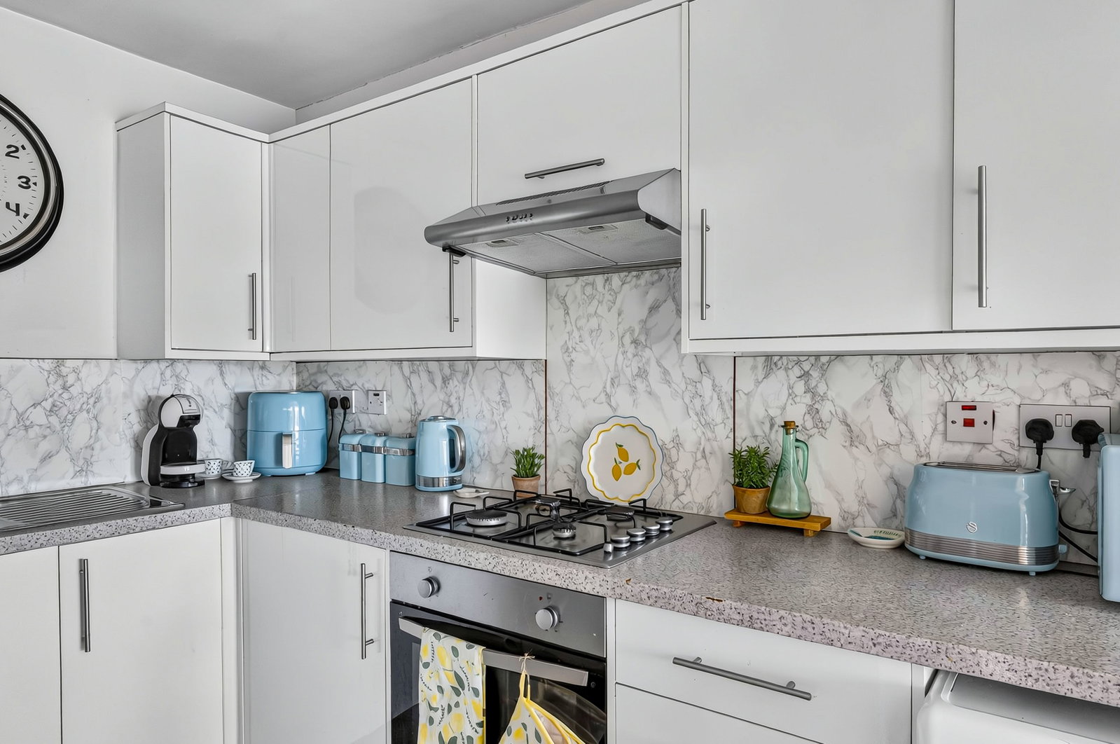 Flat for sale in South Croydon, Addington Road, South Croydon, CR2 8LH, 1013 m²