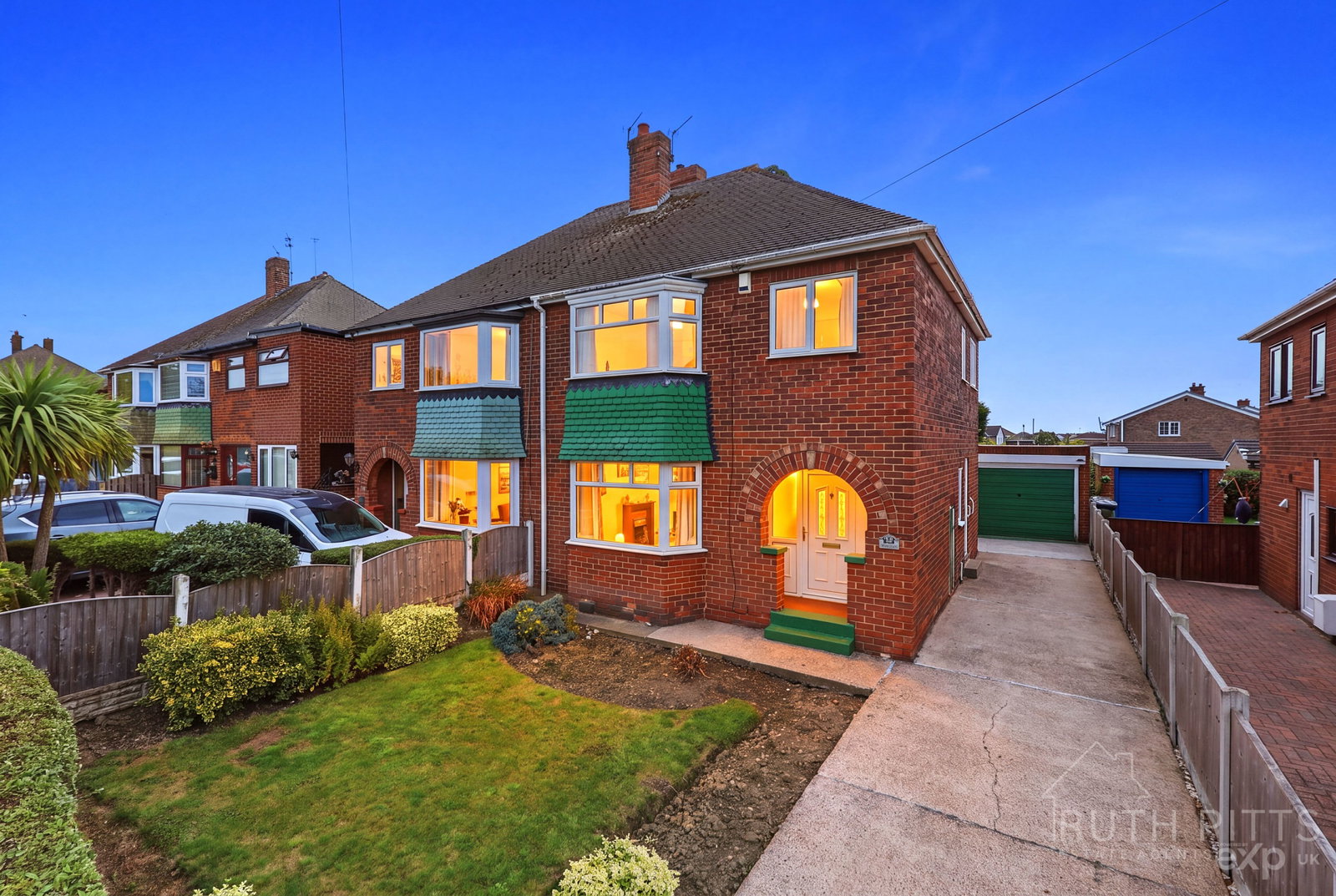 Semi Detached House for sale in Pontefract, Stockingate, South Kirkby, WF9
