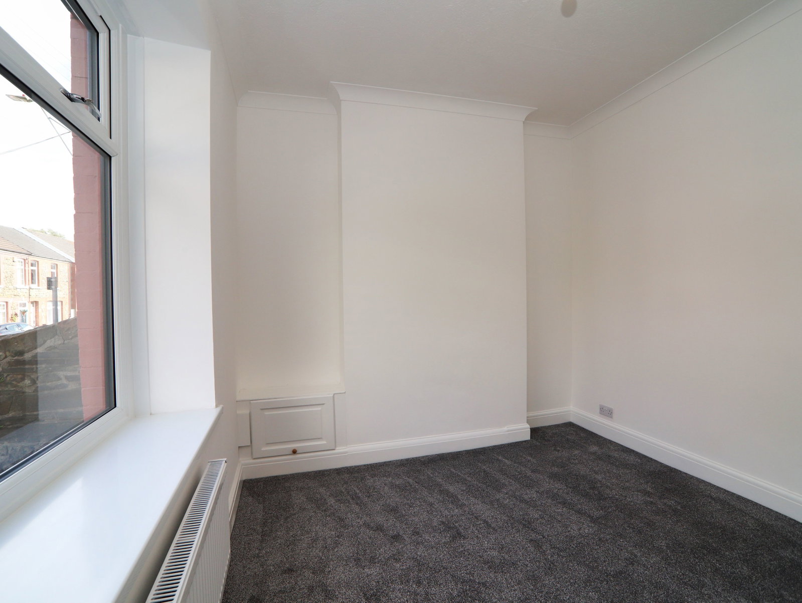 Terraced House for sale in Caerphilly, Van Road, Caerphilly, CF83 1JZ