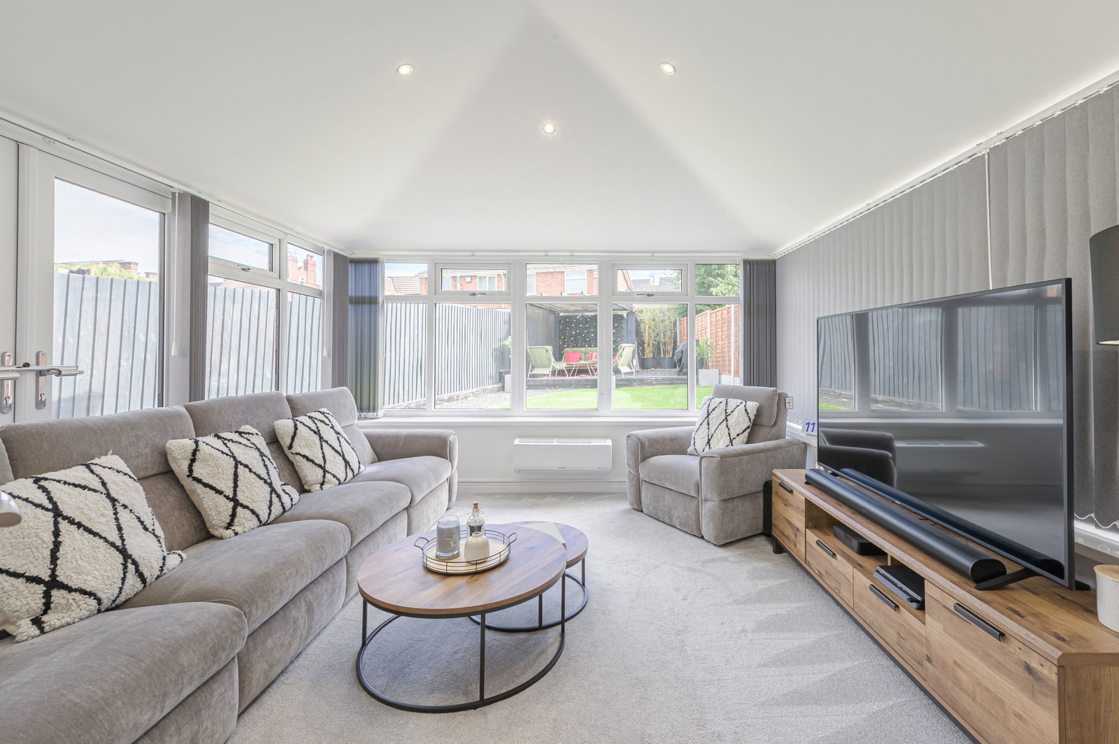 Detached House for sale in Walsall, Boundary Road, Walsall Wood, 915 m²