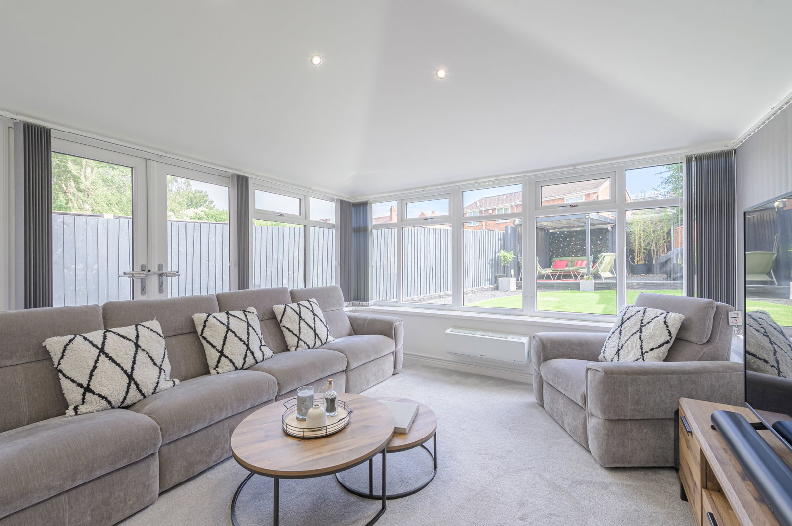 Detached House for sale in Walsall, Boundary Road, Walsall Wood, 915 m²