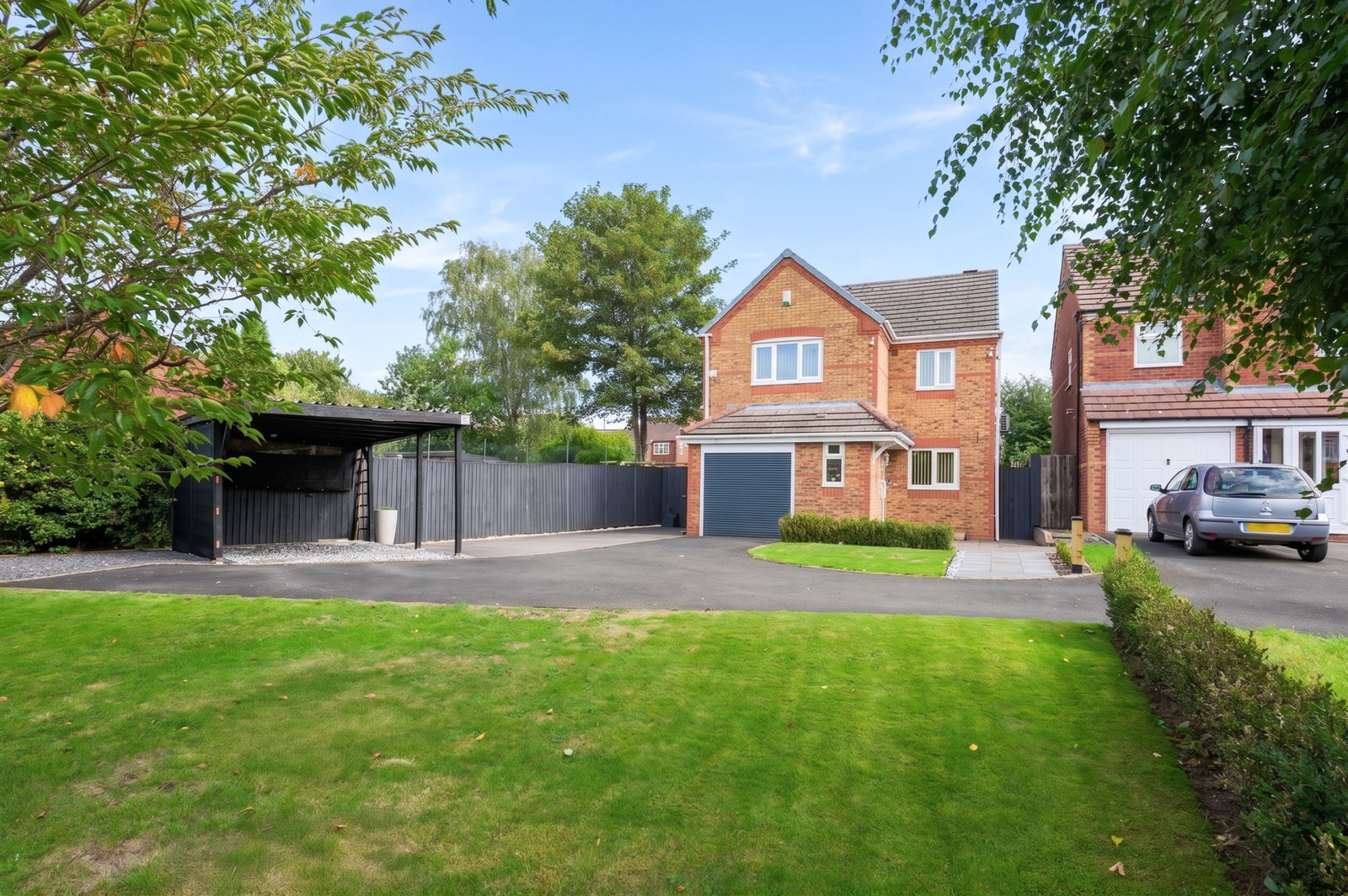 Detached House for sale in Walsall, Boundary Road, Walsall Wood, 915 m²