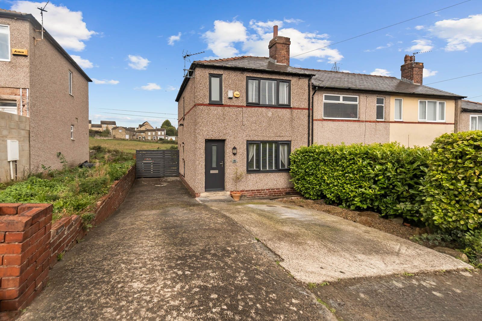 End Of Terrace House for sale in Huddersfield, 70 Ainley Road, Birchincliffe, Huddersfield HD3 3QX