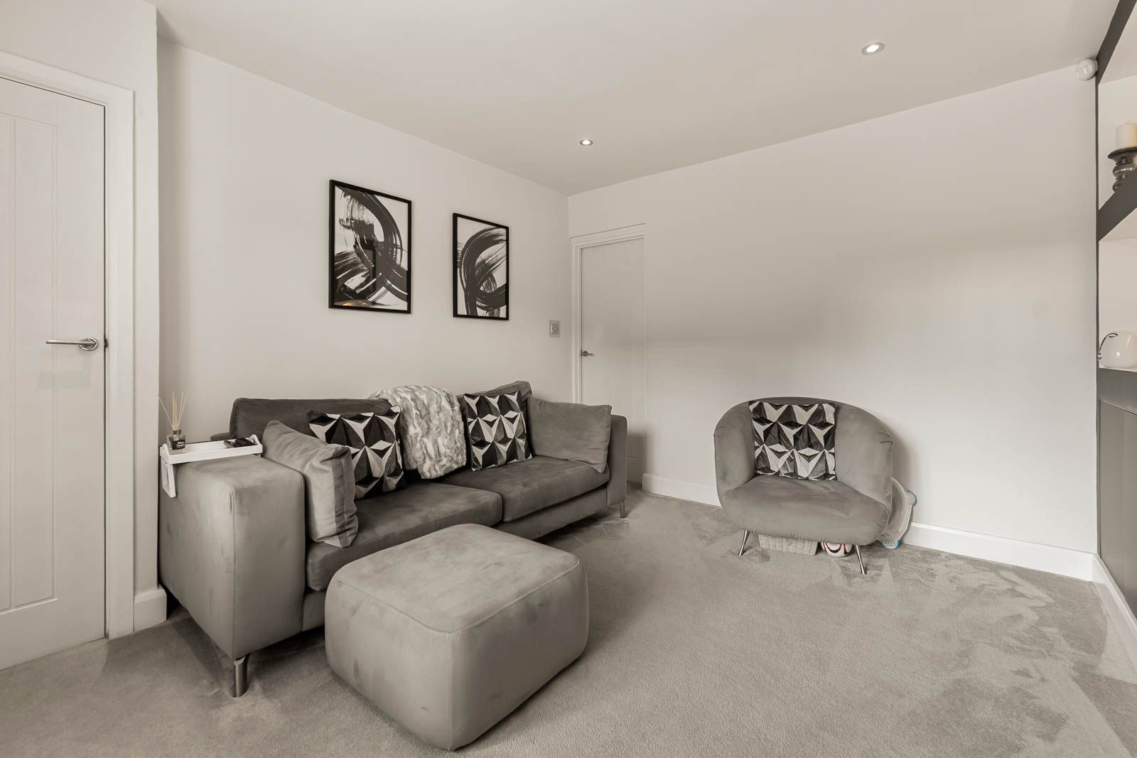 End Of Terrace House for sale in Huddersfield, 70 Ainley Road, Birchincliffe, Huddersfield HD3 3QX