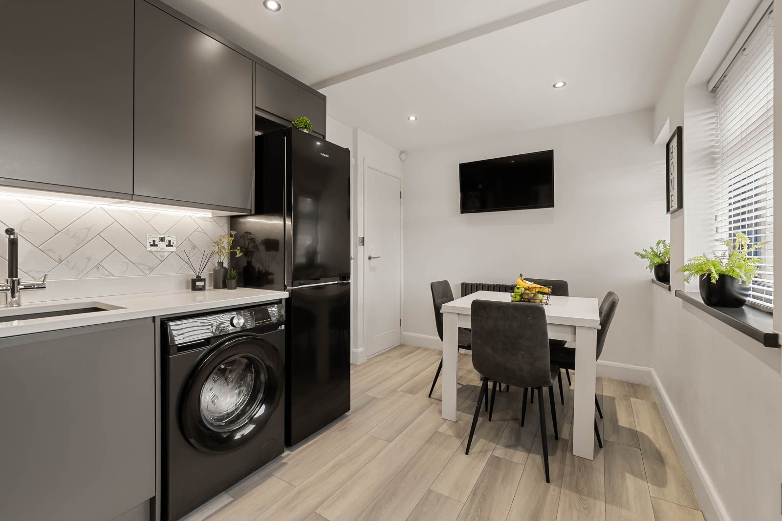 End Of Terrace House for sale in Huddersfield, 70 Ainley Road, Birchincliffe, Huddersfield HD3 3QX