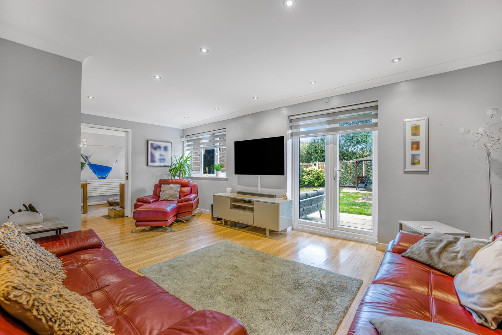 Semi Detached House for sale in Dunstable, Kimberwell Close, Toddington, 1394 m²