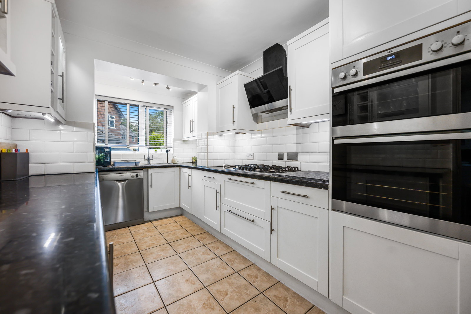 Semi Detached House for sale in Dunstable, Kimberwell Close, Toddington, 1394 m²