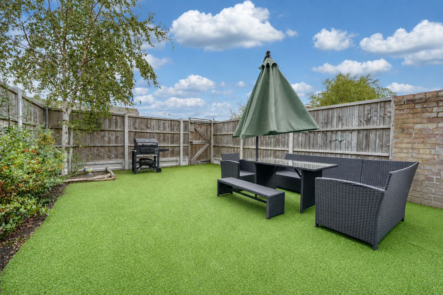 Terraced House for sale in Orpington, Place Farm Avenue, Orpington, BR6 8DG