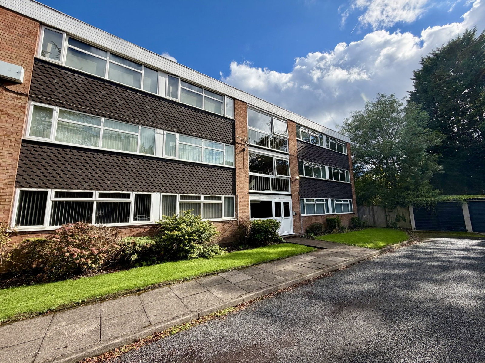 Flat for sale in Birmingham, Chester Hayes Court, Chester Road, Birmingham, B24 0EL