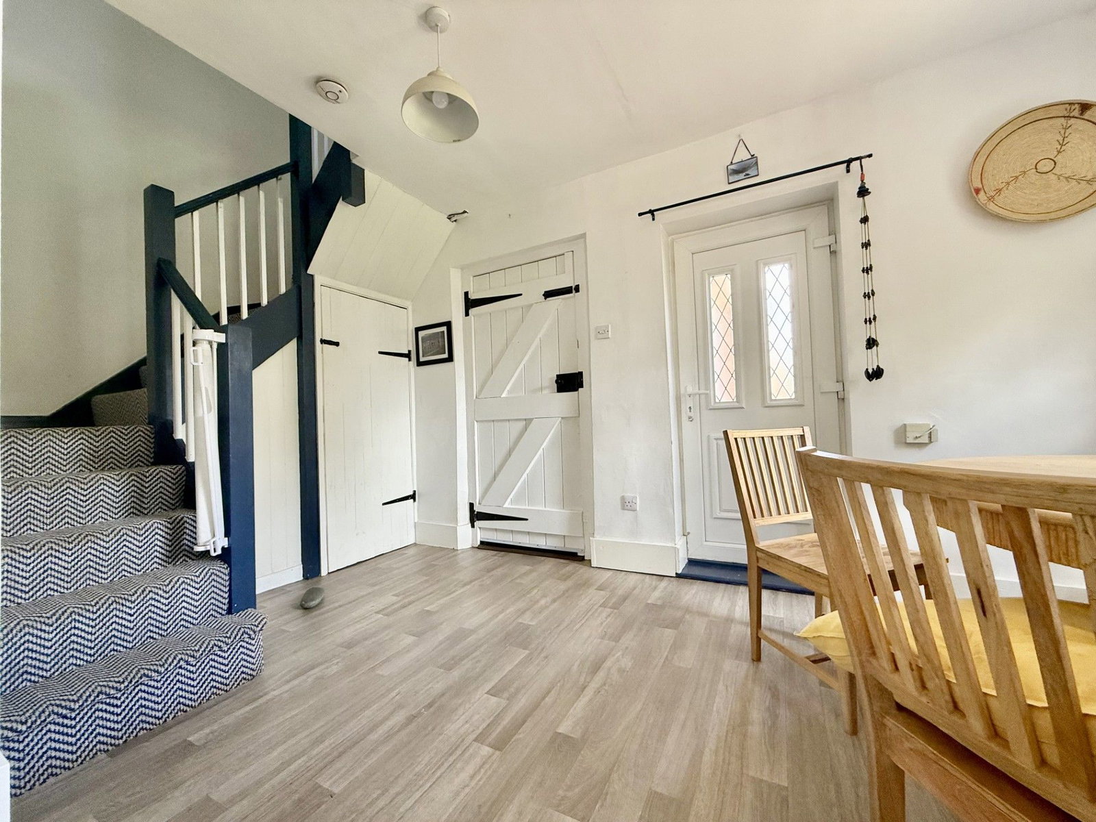 Semi Detached House for sale in Gloucester, Maisemore, GL2, 1055 m²