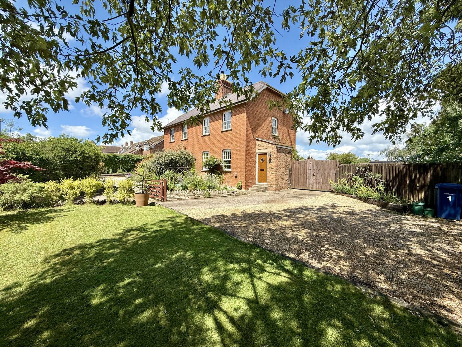 Semi Detached House for sale in Gloucester, Maisemore, GL2, 1055 m²