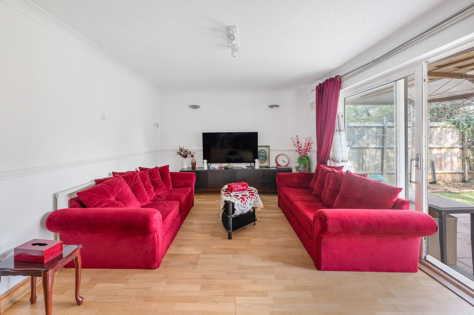 End Of Terrace House for sale in London, St. Pauls Close, Ealing, W5, 927 m²