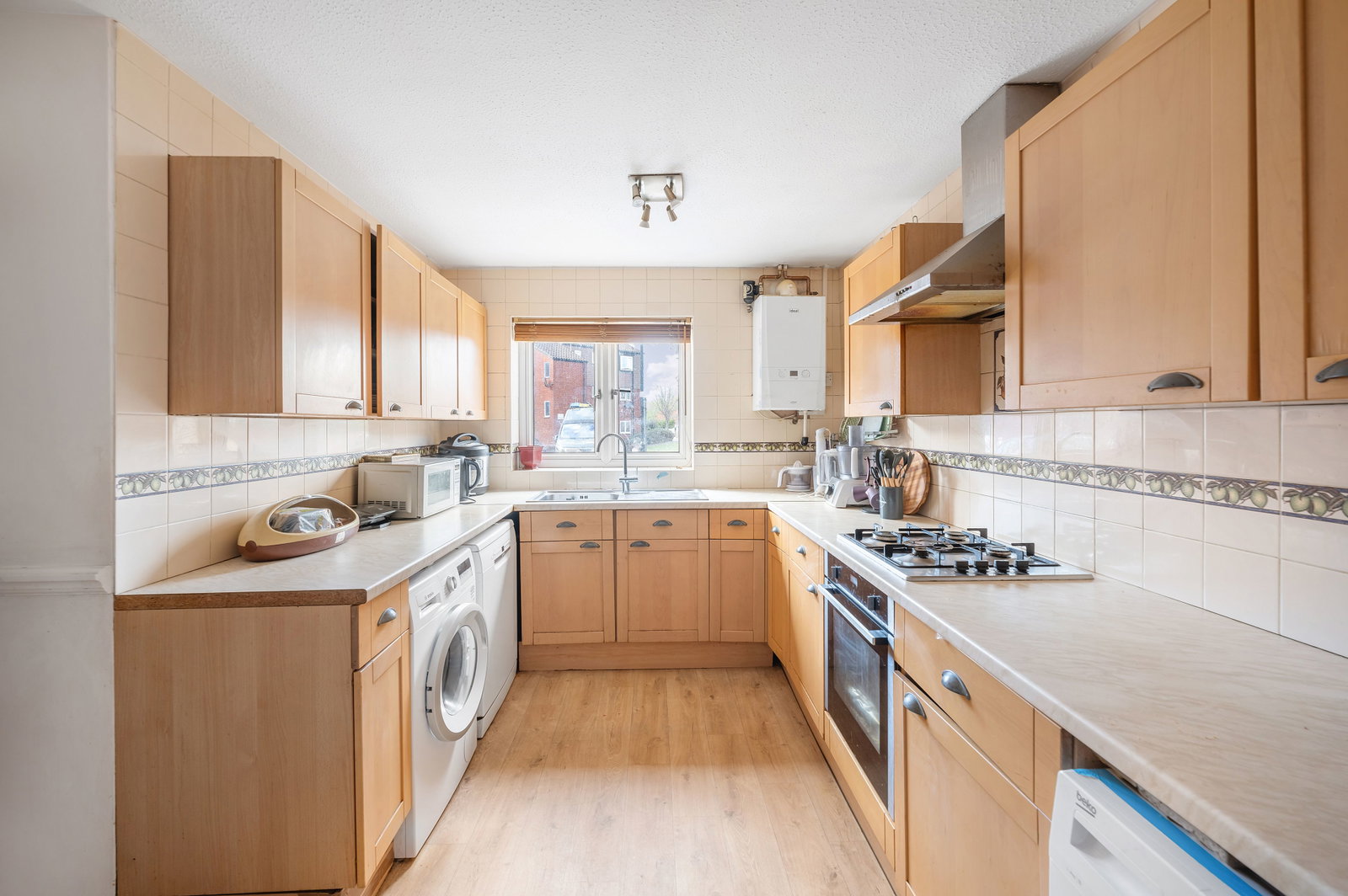 End Of Terrace House for sale in London, St. Pauls Close, Ealing, W5, 927 m²