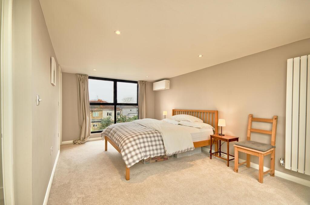 Terraced House for sale in London, Helmsdale Road, Streatham Common, SW16, 1399 m²