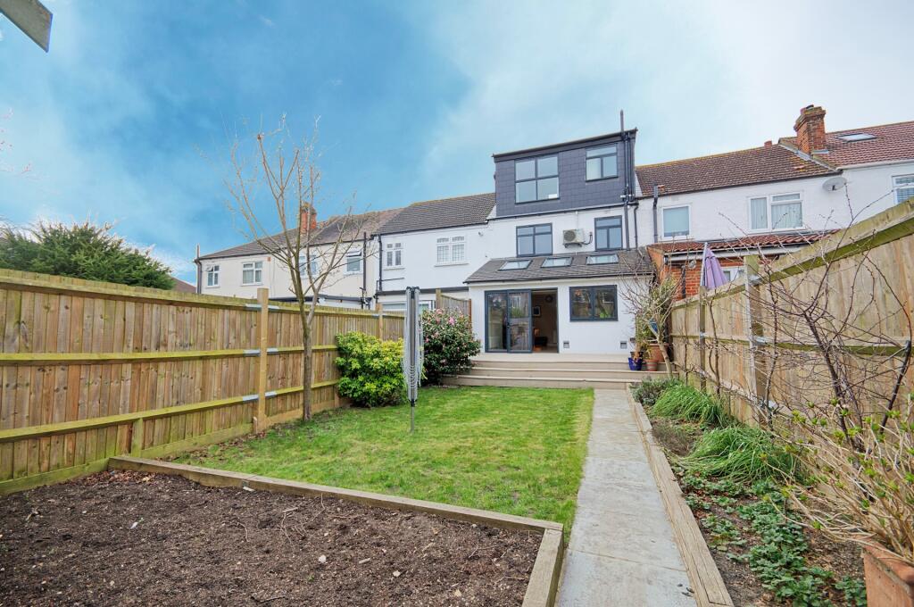 Terraced House for sale in London, Helmsdale Road, Streatham Common, SW16, 1399 m²