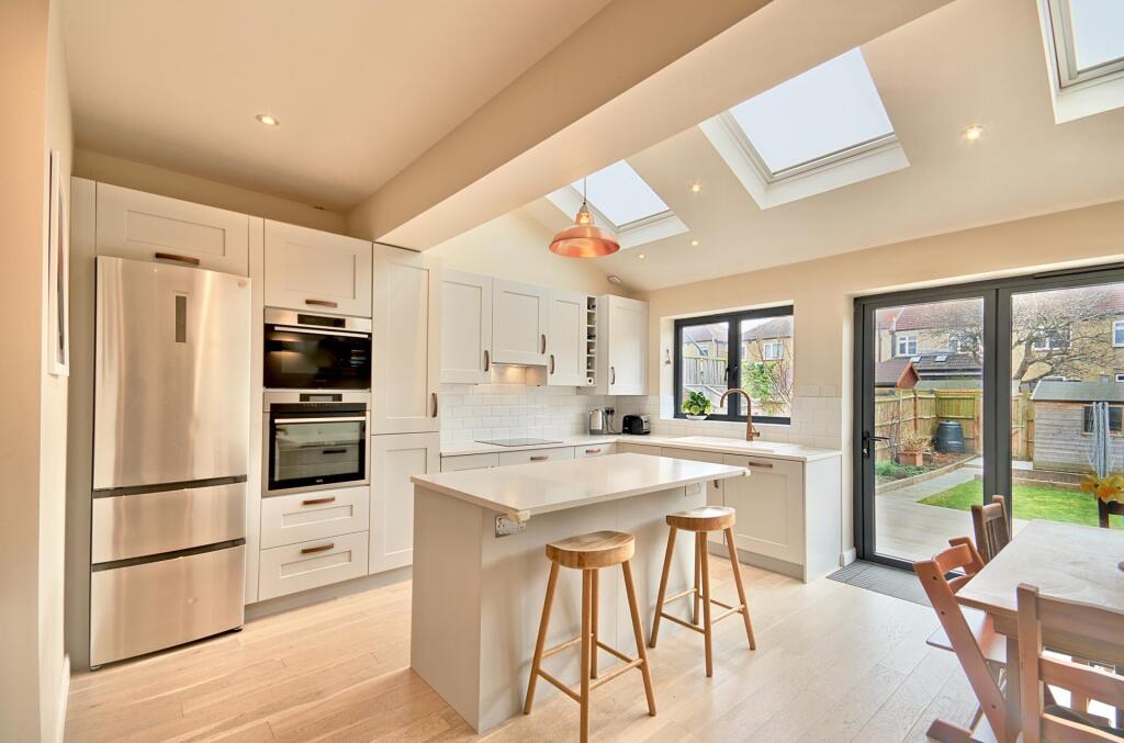 Terraced House for sale in London, Helmsdale Road, Streatham Common, SW16, 1399 m²