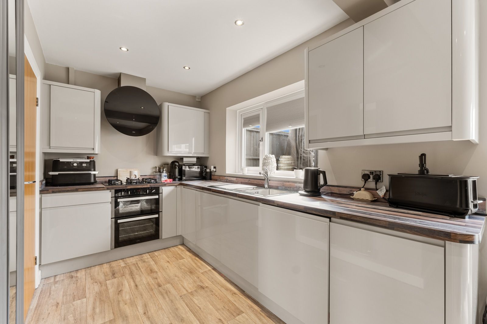 Semi Detached House for sale in Bradford, Wilson Road, Wyke
