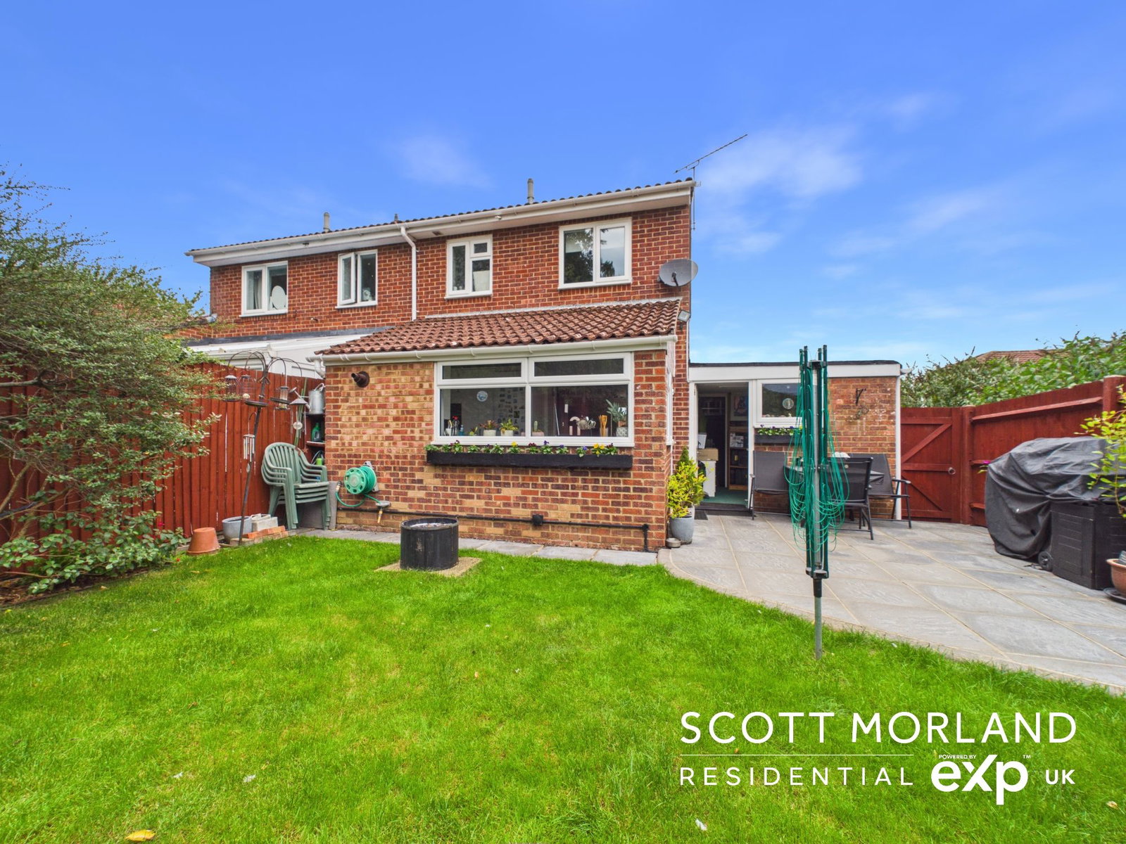 Semi Detached House for sale in Basingstoke, Mathias Walk, Basingstoke, RG22 4EQ