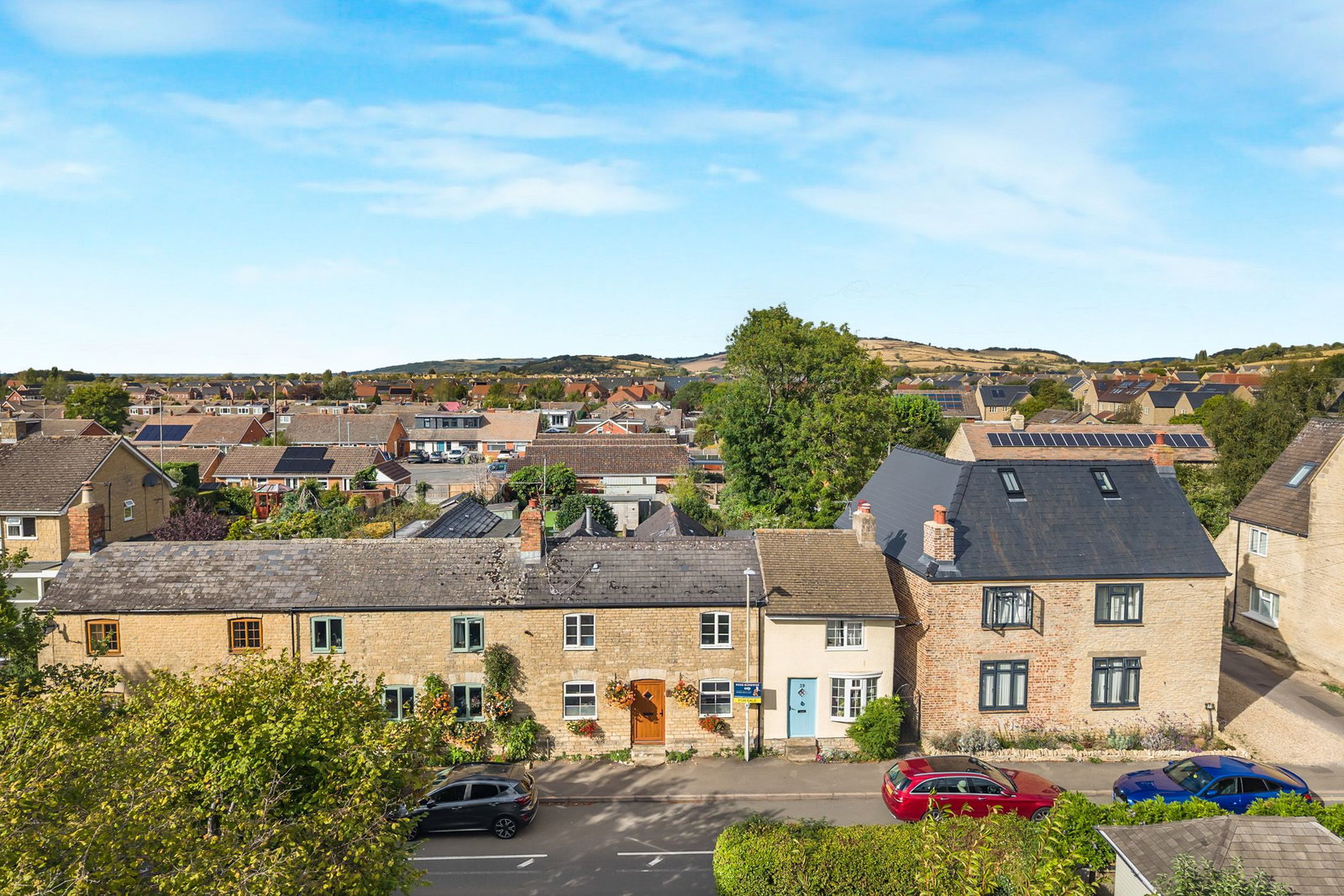 Terraced House for sale in Cheltenham, Station Road, Bishops Cleeve, Cheltenham, GL52
