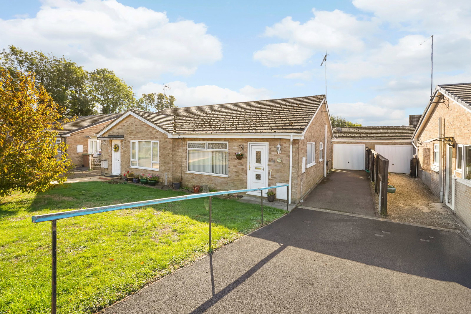 Semi Detached Bungalow for sale in Daventry, WOODFORD HALSE, Northamptonshire
