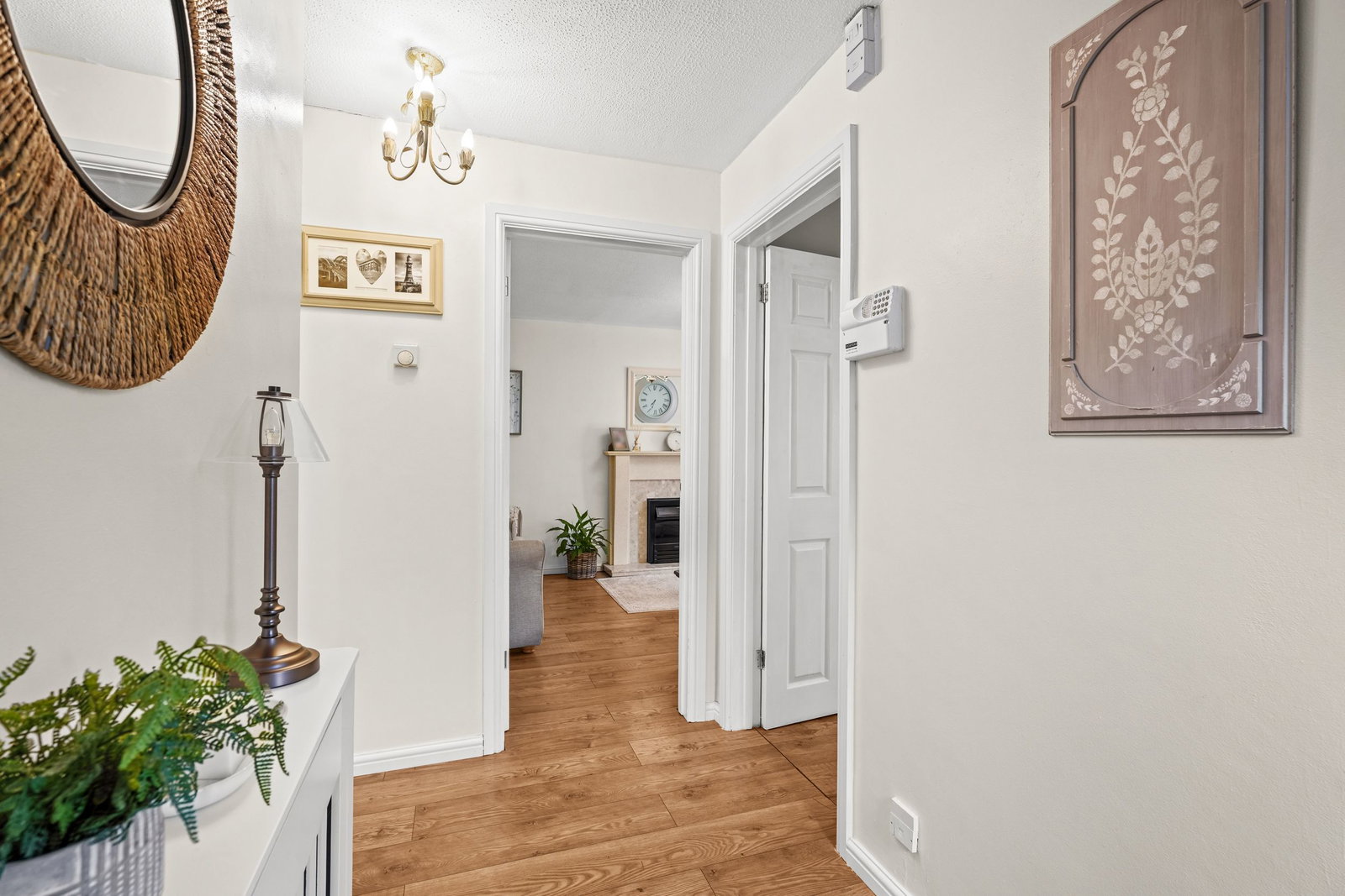 Bungalow for sale in Milton Keynes, Bradvue Crescent, Bradville, Milton Keynes, MK13 7AJ, 746 m²