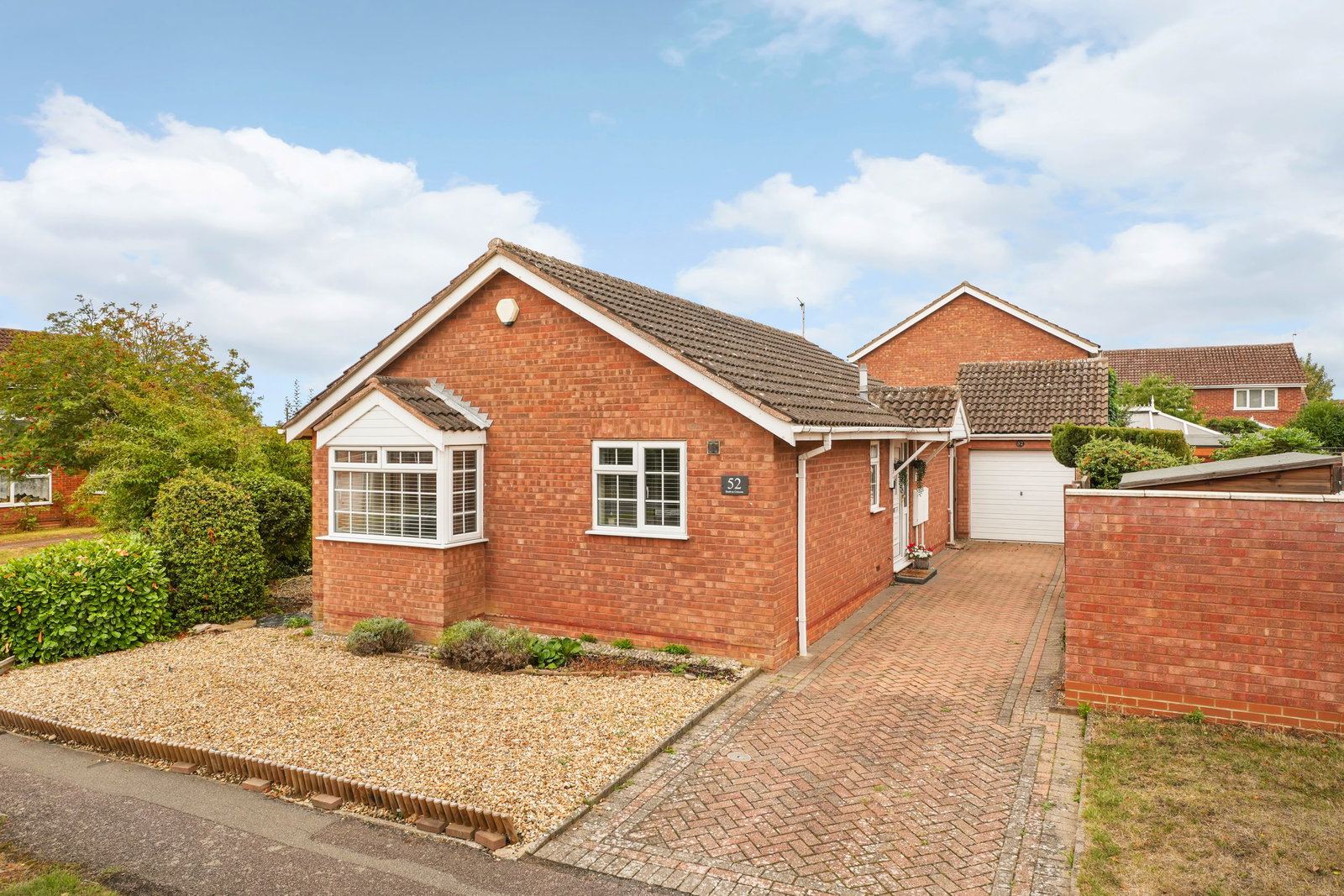 Bungalow for sale in Milton Keynes, Bradvue Crescent, Bradville, Milton Keynes, MK13 7AJ, 746 m²