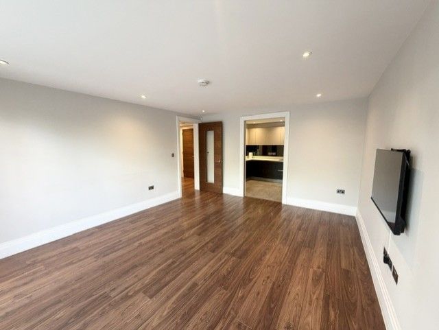 Apartment for sale in Bushey, The Whitehouse, Sparrows Herne, Bushey, WD23