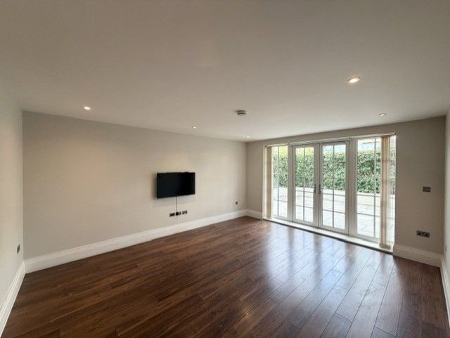 Apartment for sale in Bushey, The Whitehouse, Sparrows Herne, Bushey, WD23