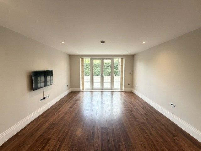 Apartment for sale in Bushey, The Whitehouse, Sparrows Herne, Bushey, WD23