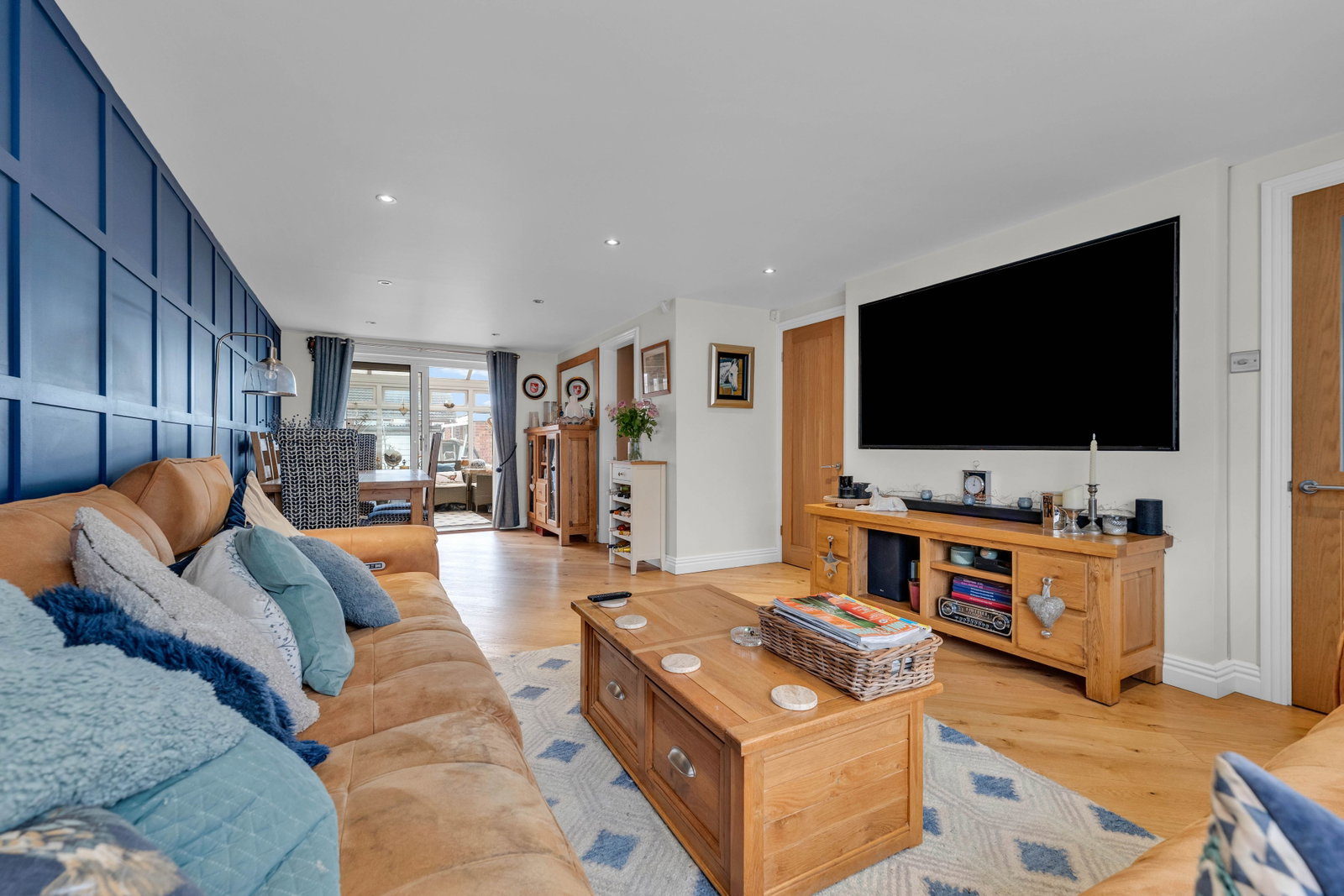 Semi Detached House for sale in Leicester, Farr Wood Close, Groby, LE6 0FX