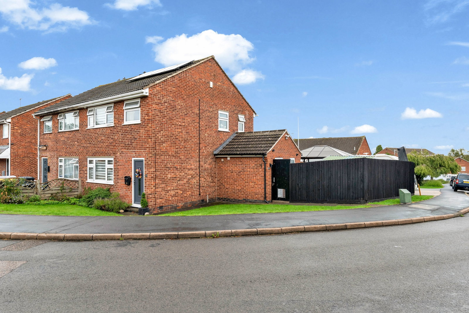 Semi Detached House for sale in Leicester, Farr Wood Close, Groby, LE6 0FX