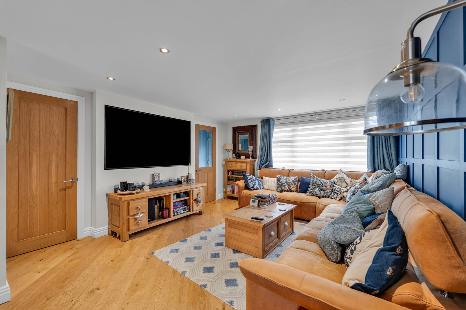 Semi Detached House for sale in Leicester, Farr Wood Close, Groby, LE6 0FX