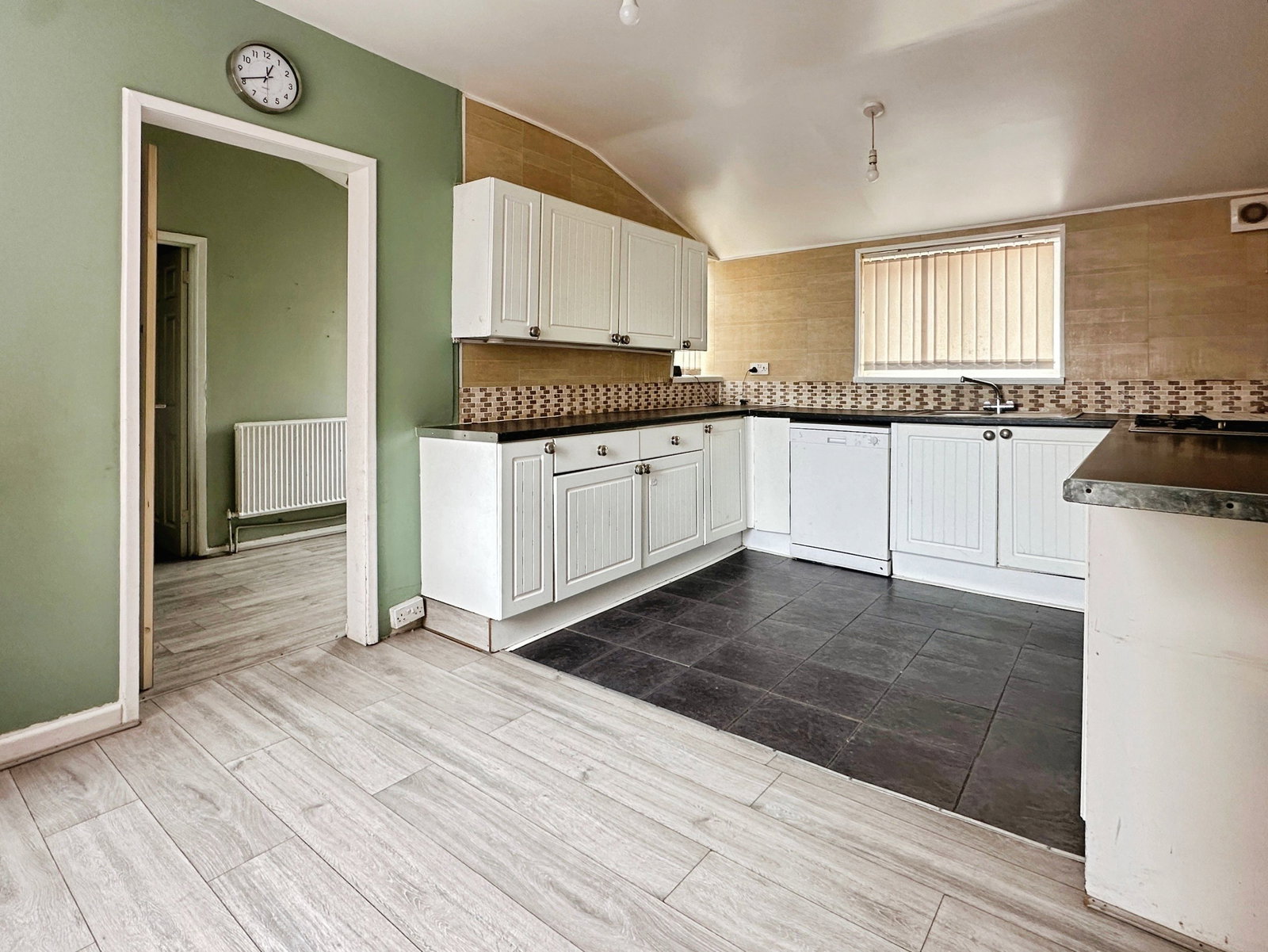 Semi Detached House for sale in Leicester, 4 Chilcombe Close, Leicester, LE4 2FP
