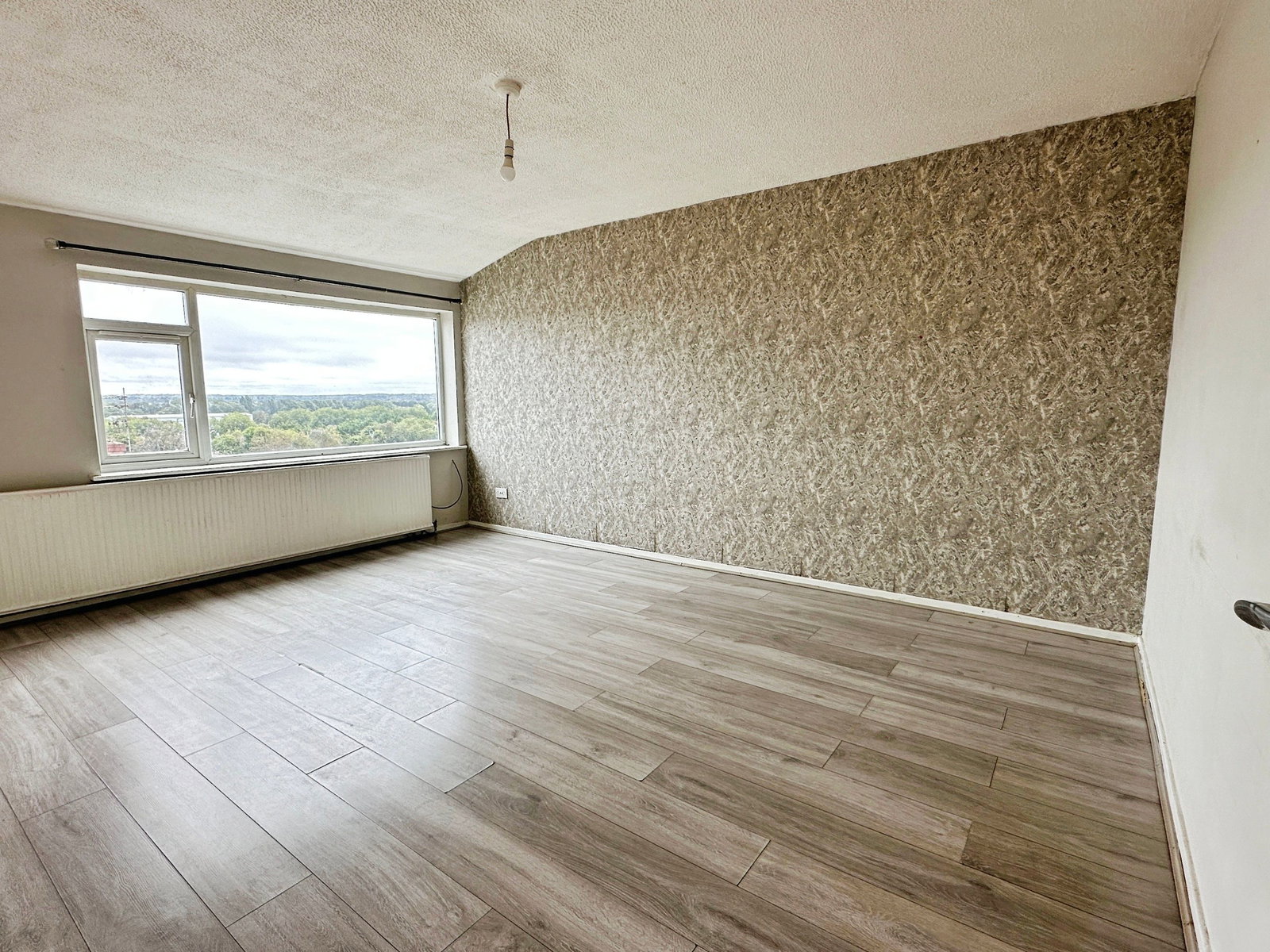 Semi Detached House for sale in Leicester, 4 Chilcombe Close, Leicester, LE4 2FP
