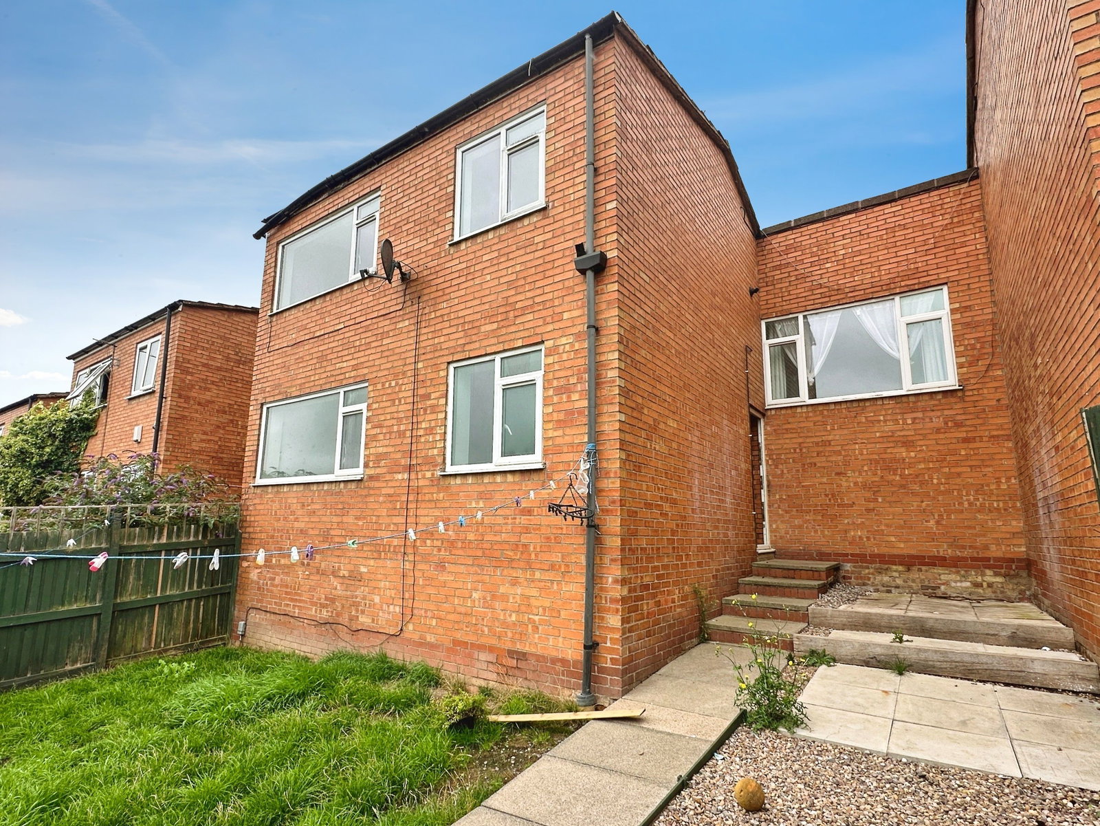 Semi Detached House for sale in Leicester, 4 Chilcombe Close, Leicester, LE4 2FP