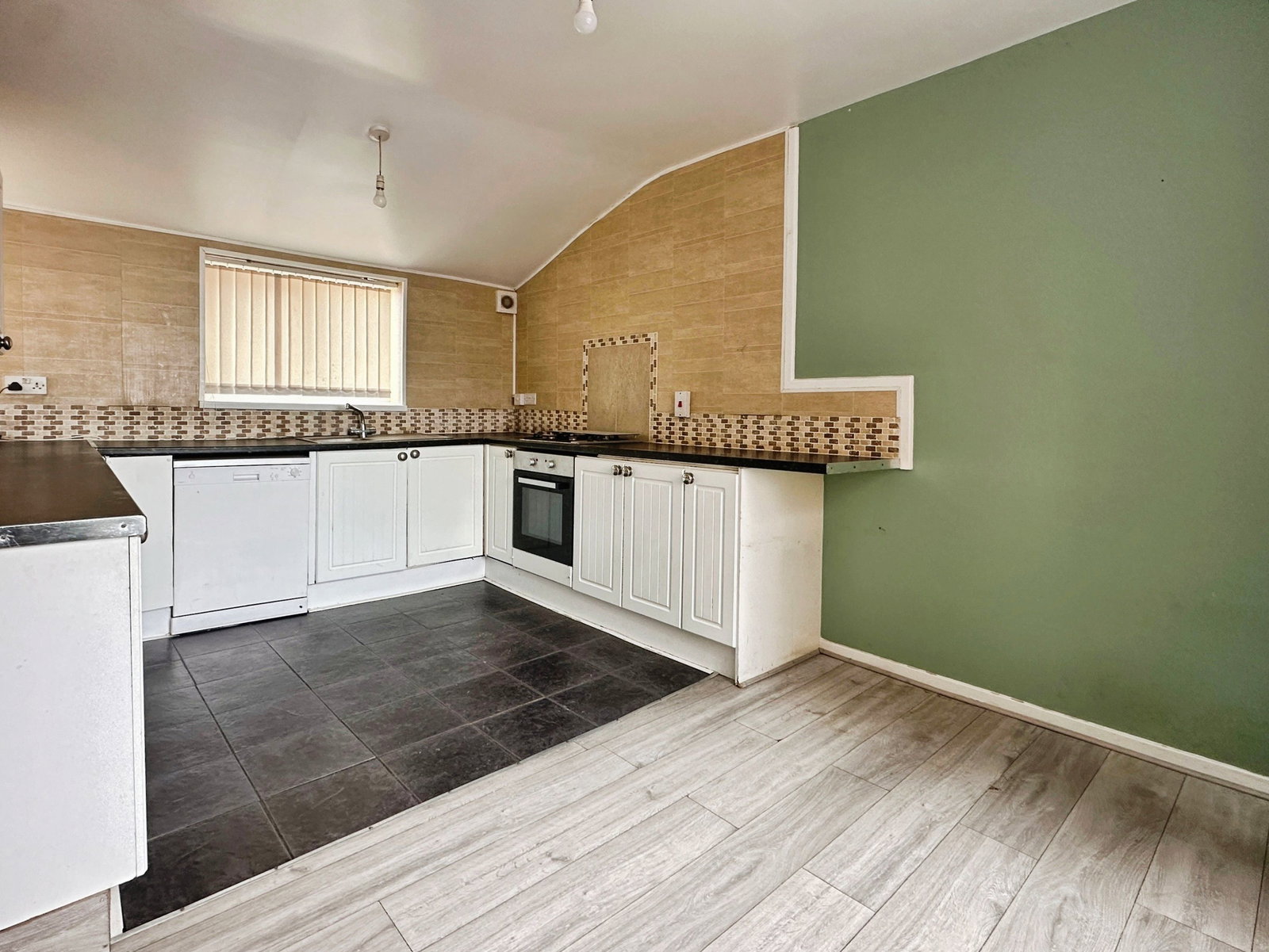 Semi Detached House for sale in Leicester, 4 Chilcombe Close, Leicester, LE4 2FP