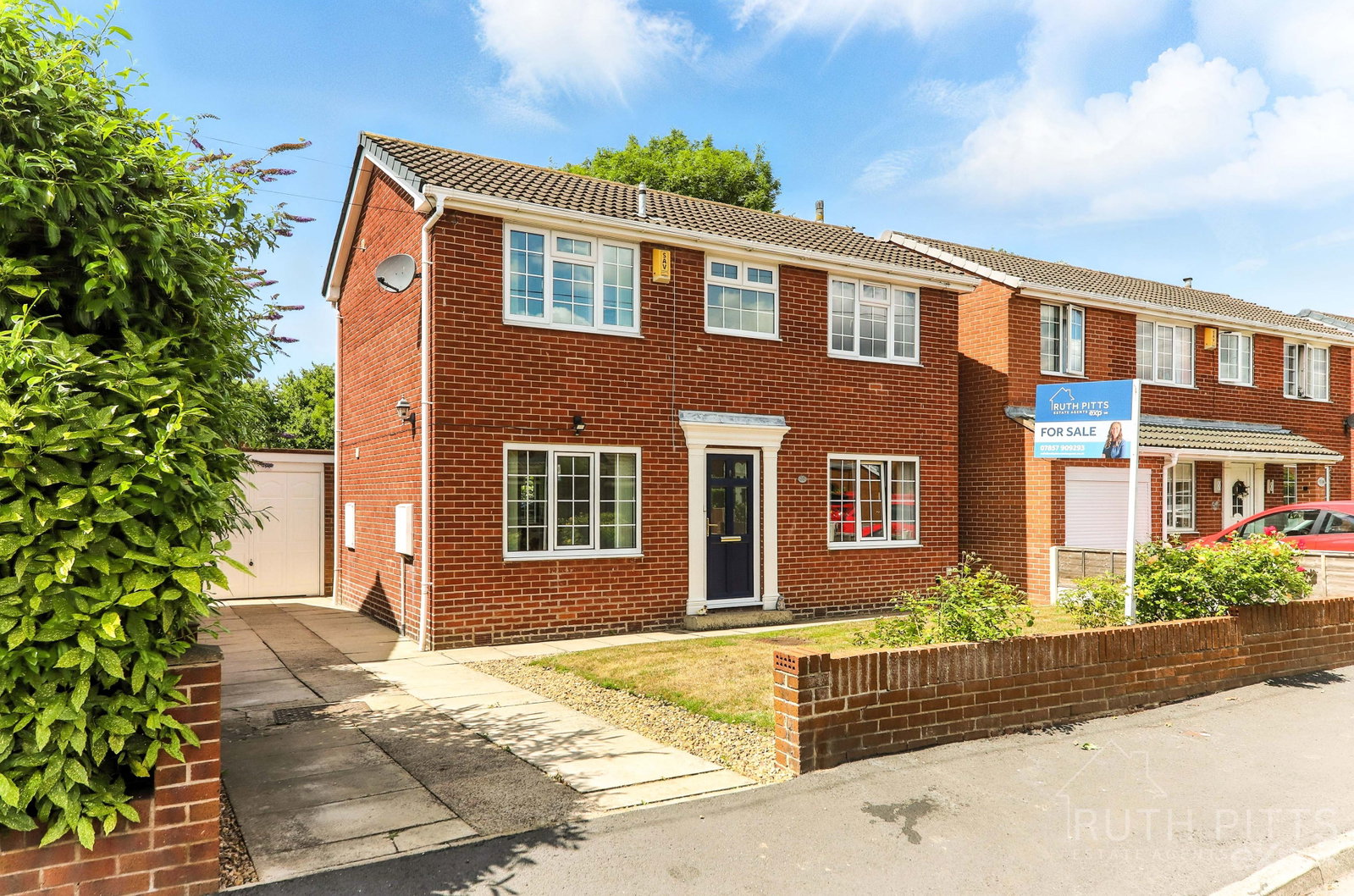Detached House for sale in Pontefract, Langdale Drive, Low Ackworth, WF7