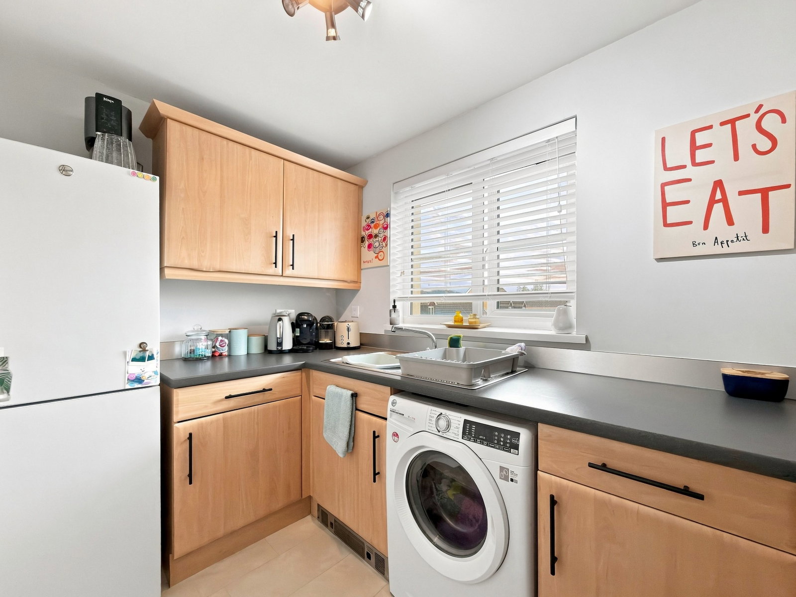 Flat for sale in Caerphilly, Small Meadow Court, Caerphilly