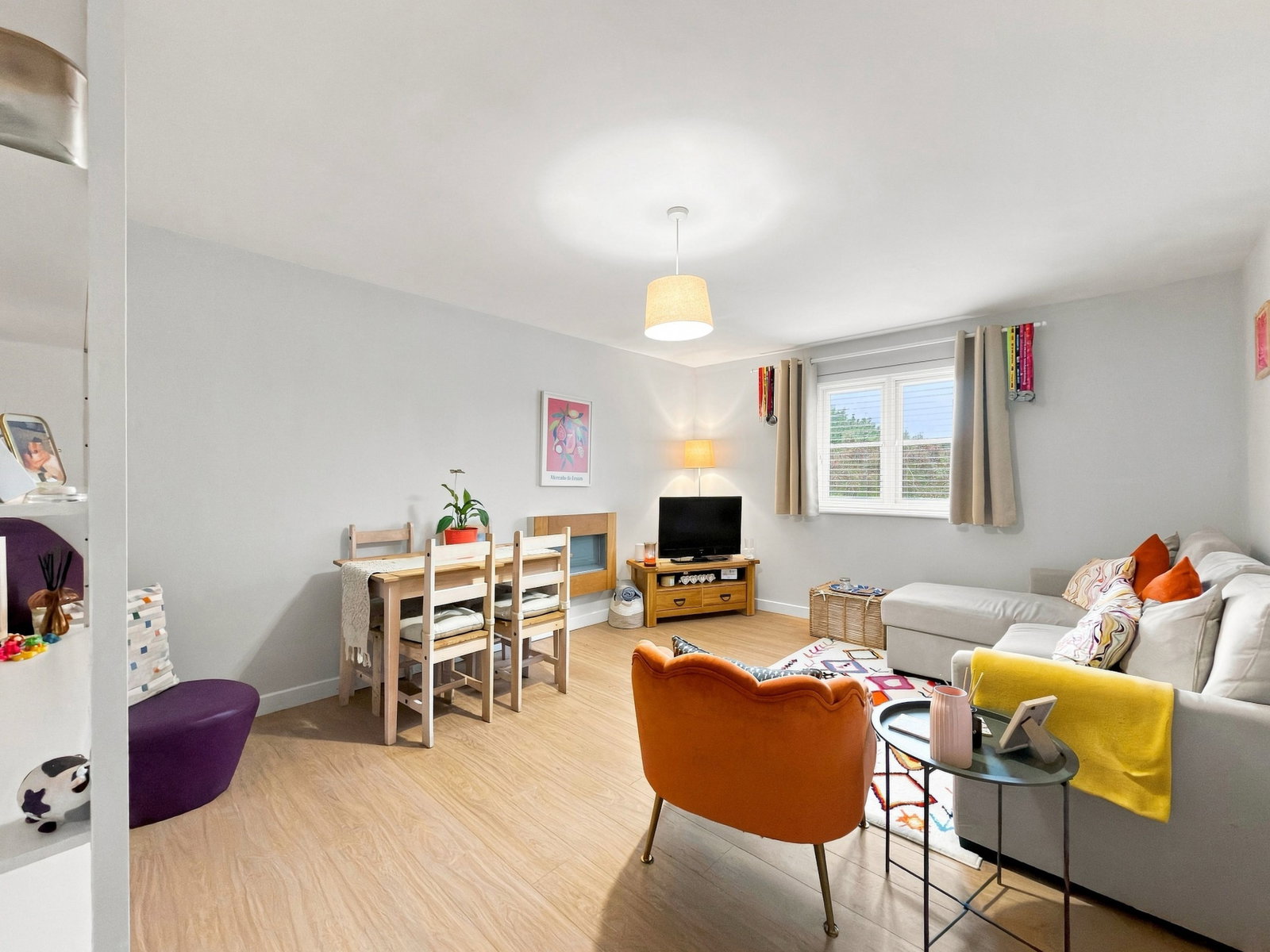 Flat for sale in Caerphilly, Small Meadow Court, Caerphilly