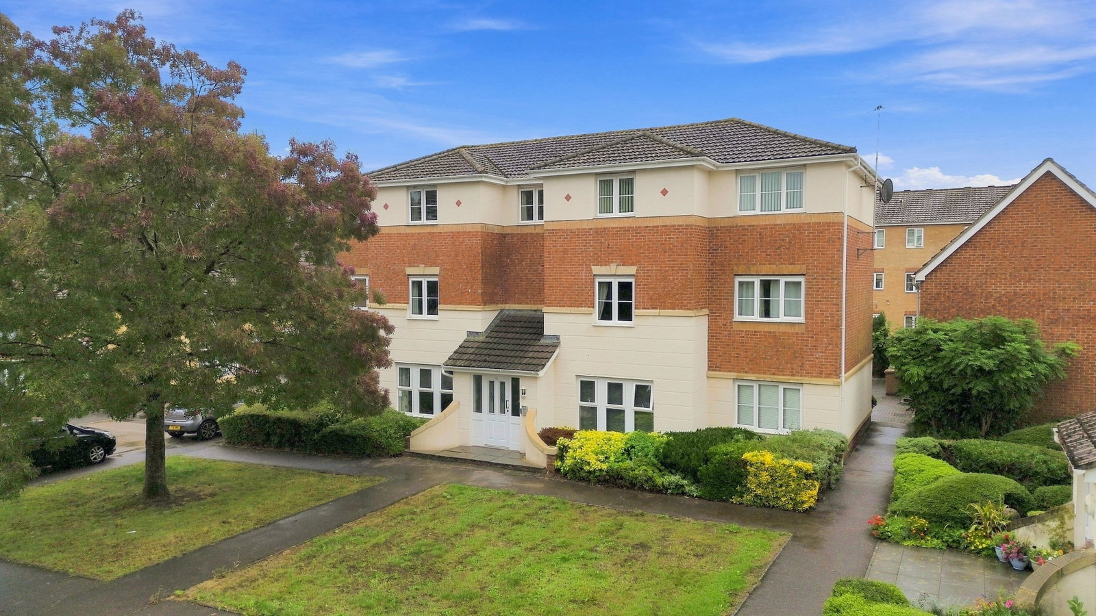Flat for sale in Caerphilly, Small Meadow Court, Caerphilly