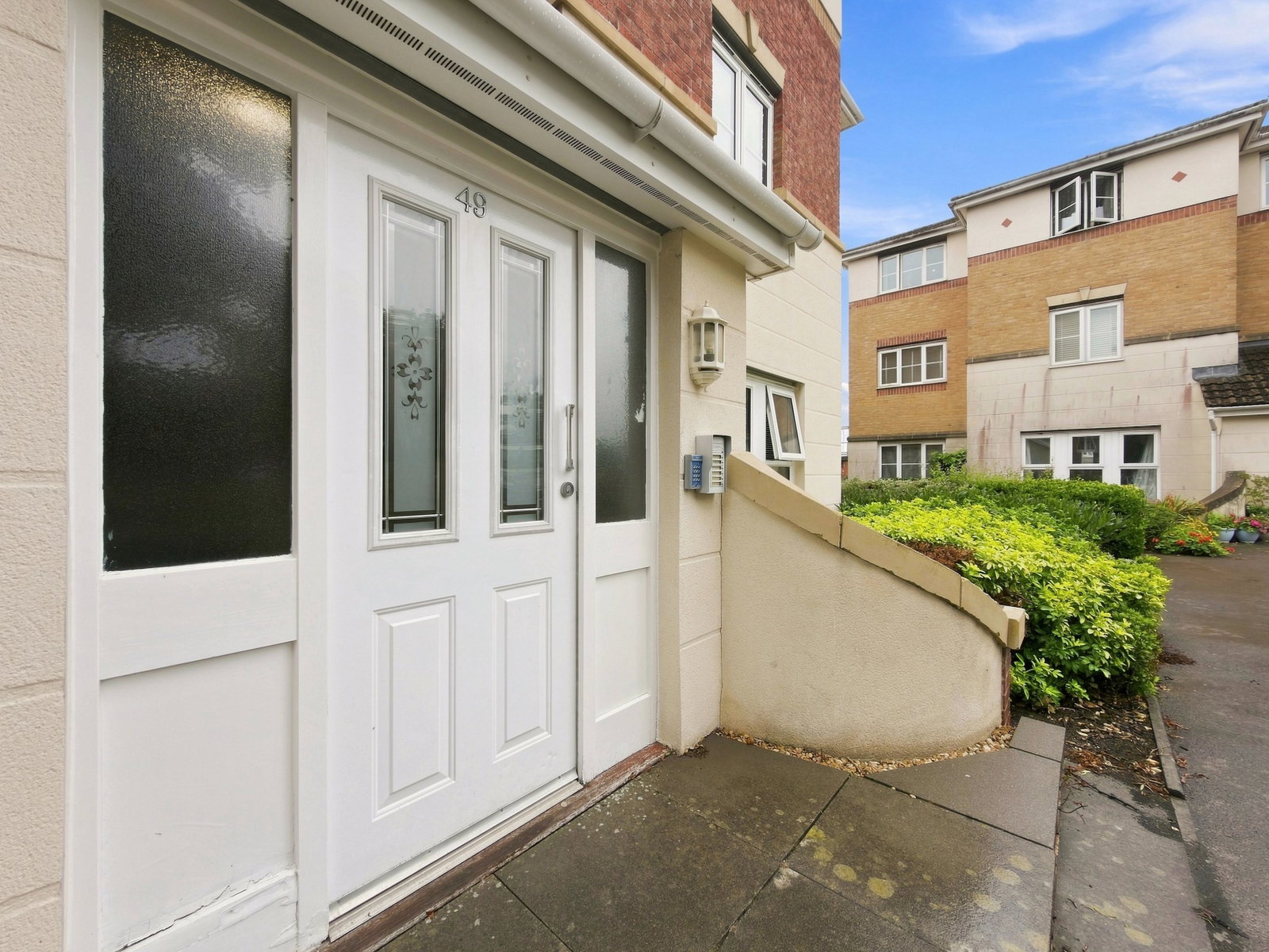 Flat for sale in Caerphilly, Small Meadow Court, Caerphilly