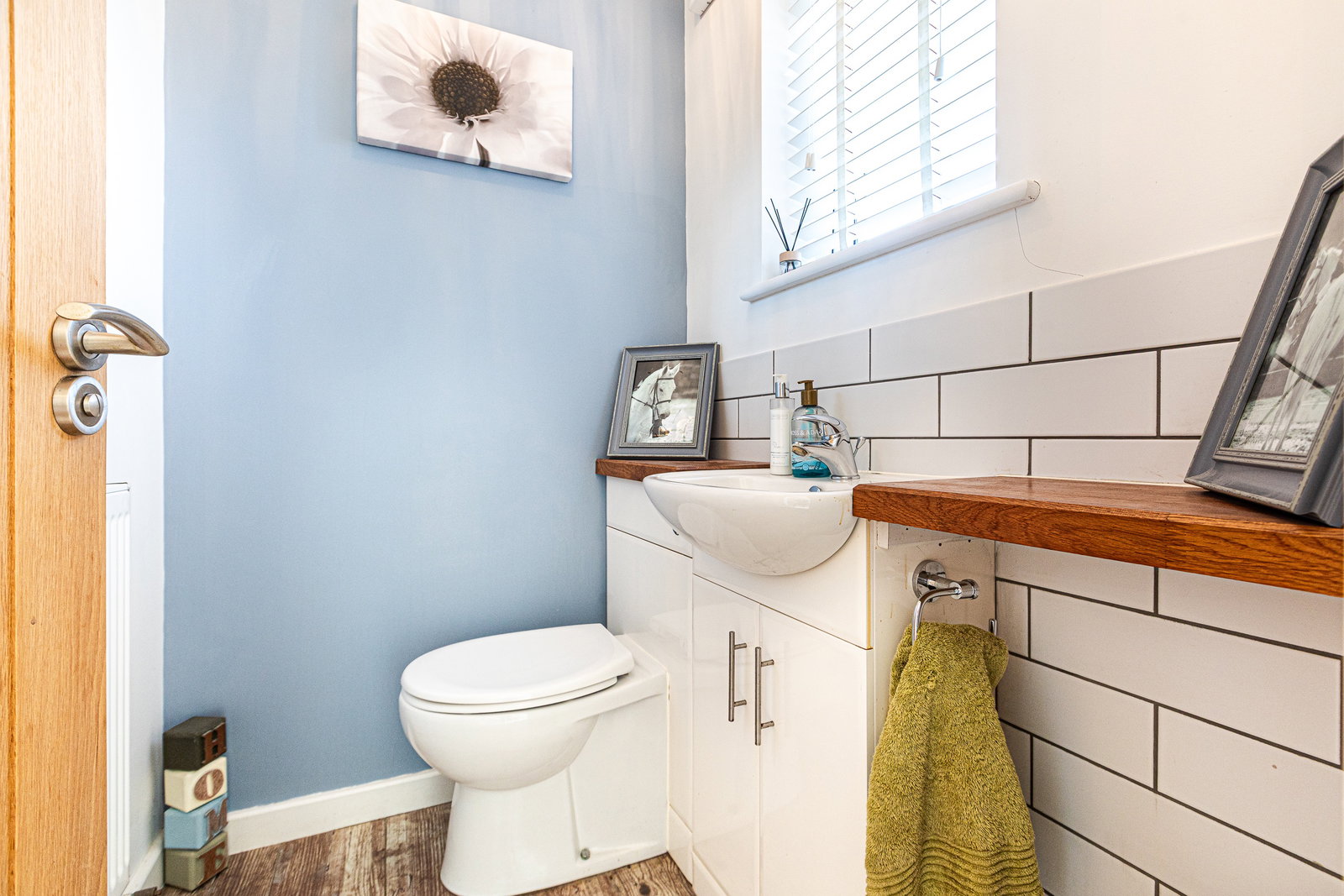 Detached House for sale in Leicester, Whinham Avenue, Broughton Astley, Leicester, LE9, 2378 m²