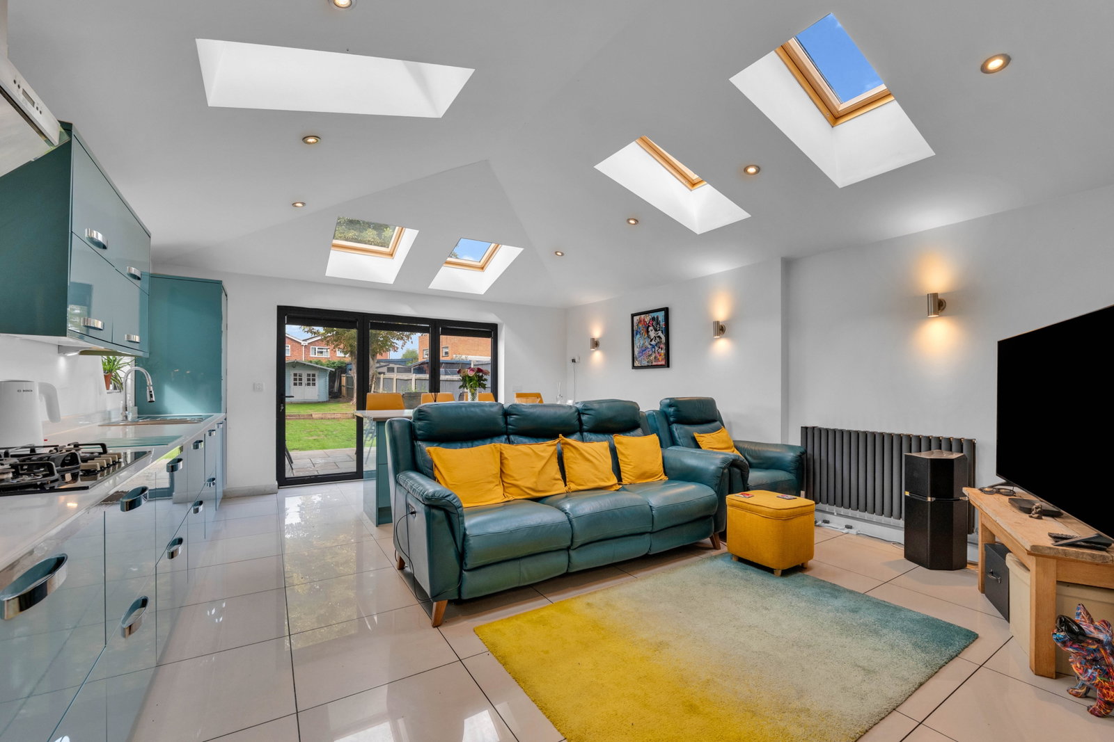 Semi Detached House for sale in Leicester, High Street, Whetstone, Leicester, LE8, 1658 m²
