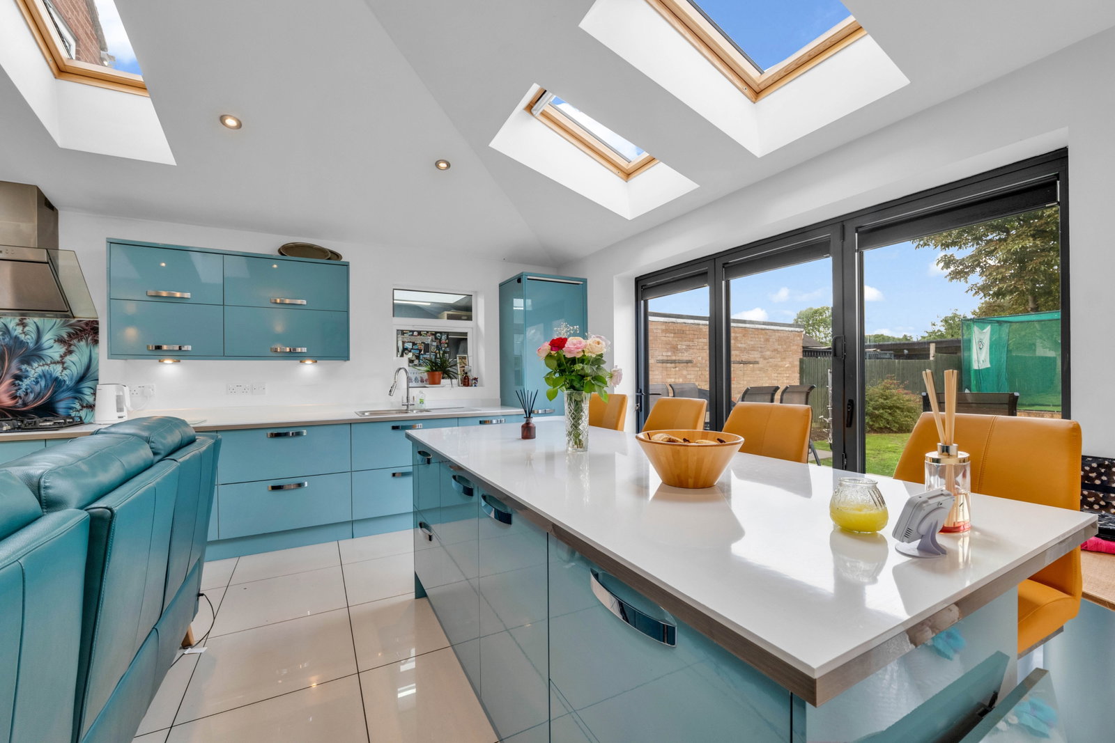 Semi Detached House for sale in Leicester, High Street, Whetstone, Leicester, LE8, 1658 m²